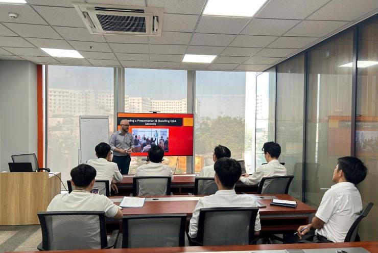 KHÓA HỌC NGHỆ THUẬT KẾT BÀI THUYẾT TRÌNH VÀ LÀM CHỦ Q&A BẰNG TIẾNG ANH